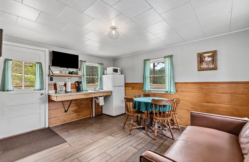 Hill City Cabin | Cozy cabin with a great fire pit area.