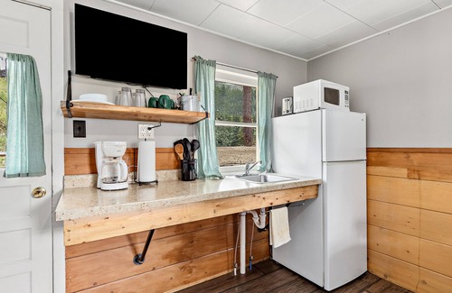 Hill City Cabin | Cozy cabin with a great fire pit area.