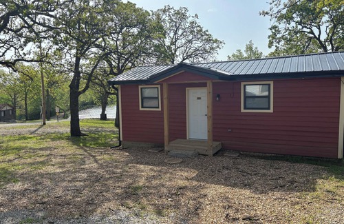 Warsaw Cabin | Cozy cabin with AC and WiFi in charming Warsaw near Truman Lake, MO