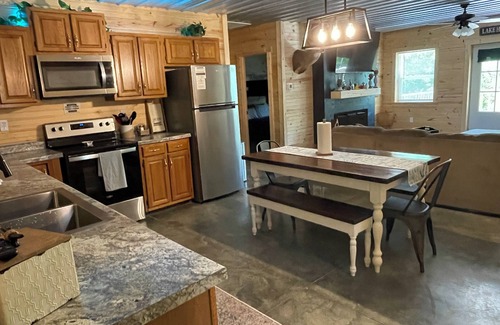 Lindseyville Cabin | Cozy Cabin with hot tub, just minutes from Nolin lake and Mammoth Cave!
