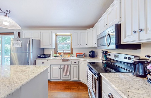 Deerwood Cabin | Cozy cabin with lake access and privacy