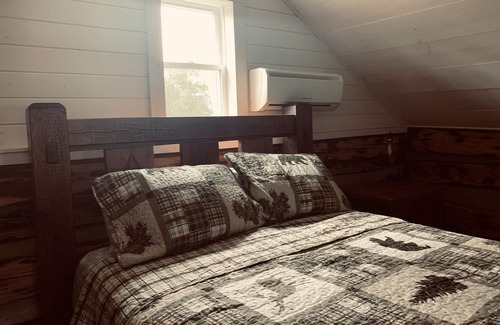 Purlear Cabin | Cozy cabin with modern day amenities and views of the Blue Ridge Mountains.
