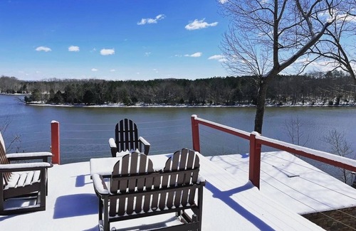 Estill Springs Cottage | Cozy Cabin with large dock on the Lake, Stunning View!