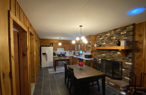 Mountain Home Cabin | Cozy Cabin with 2 fireplaces and close to town