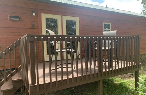 Hendersonville Cabin | Cozy cabin with spectacular Mountain Views!