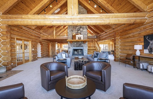 Ogden Cabin | Cozy Cabin with Views, Four King Beds & Hot Tub!