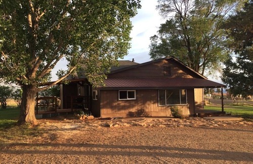 Cortez House | Cozy Cabin with Views