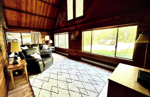 West Glacier Cabin | Cozy cabin with WiFi, AC in enchanting West Glacier, Montana