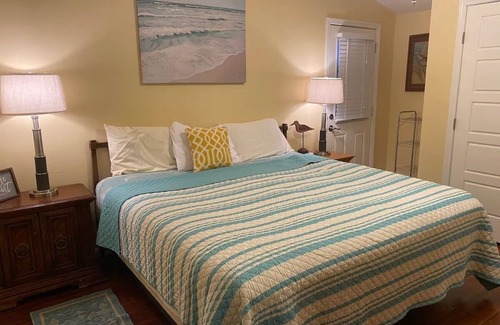 Ferris Cabin | Cozy cabin with WiFi and AC in lovely Ferris!
