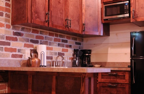 New Braunfels Cabin | Cozy Cabins near the Comal River- Cabin #4- German Theme. Walk to Wurstfest