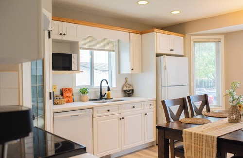 Country Hills House | Cozy Calgary Hideaway near Airport