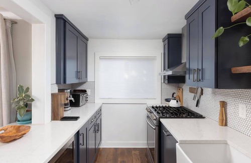 Normal Heights House | Cozy Cali Bungalow w/Tesla Charger in central, eclectic neighborhood
