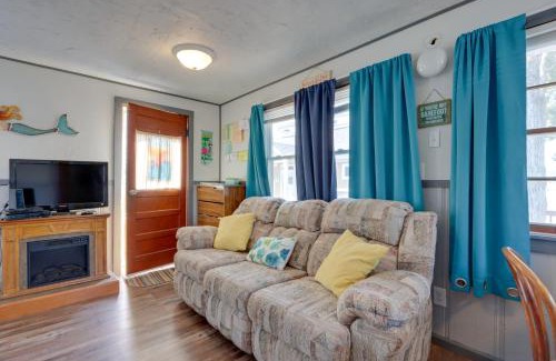 Camdenton Apartment | Cozy Camdenton Cottage with Deck and Boat Dock Access!