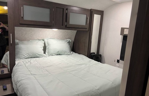 Copeland House | Cozy Camper in Amazing Grove with Lakeview