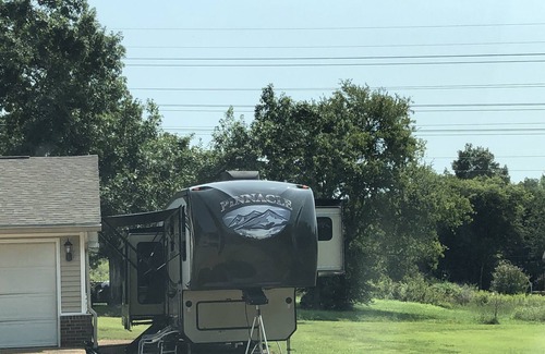 Rural Hill House | Cozy Camper