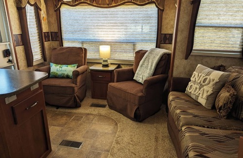Paris RV Rental | Cozy camper w/fire pit, only 17 min from KY Lake!