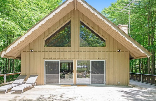 Canadian Lakes House | Cozy Canadian Lakes Cabin