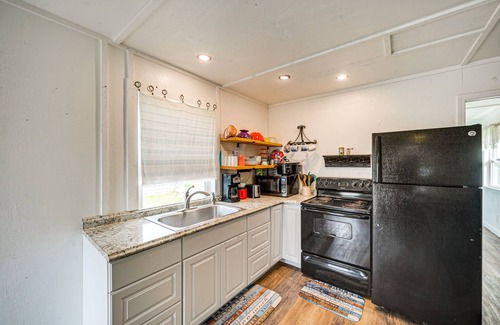 Canyon Lake Cottage | Cozy Canyon Lake Cottage Rental w/Private Hot Tub