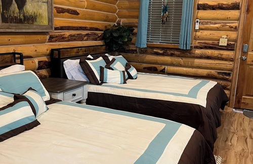 Fairview Cabin | Cozy Canyon Road Cabin with WiFi and AC in peaceful Fairview