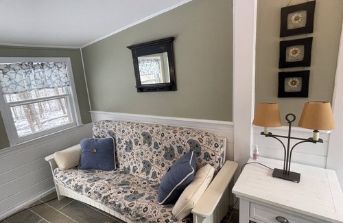 Peterborough House | Cozy Cape. Guest favorite. 2-bedroom house close to downtown Peterborough, NH