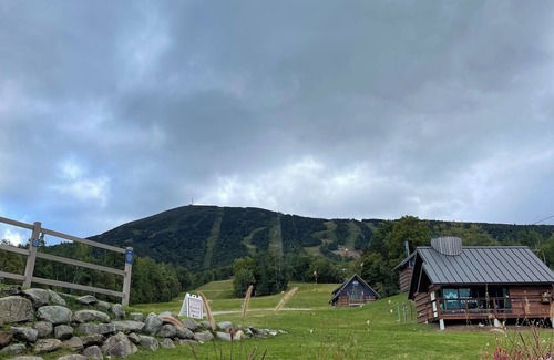 Carrabassett Valley Cabin | Cozy Carrabassett Cabin - less than 2 miles to Sugarloaf Mountain!