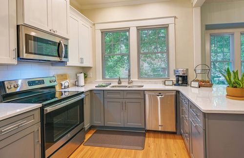 Lindley Park House | Cozy ‘Casa Verde’ Getaway - 1 Mi to UNCG Campus