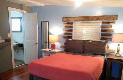 Denver Heights House | Cozy Casita downtown Sanitized private tiny home for 2