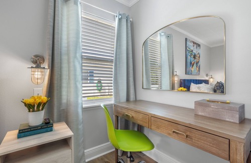 Bay St Louis Cottage | Cozy Castaway Cottage in Historic Old Town. Close to everything! Newly updated