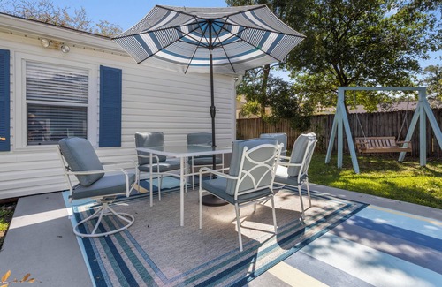 Bay St Louis Cottage | Cozy Castaway Cottage in Historic Old Town. Close to everything! Newly updated