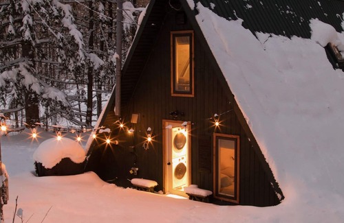 Pine Hill Cabin | Cozy Catskills A-Frame Cabin. 2 min. Away from Belleayre Ski Resort.