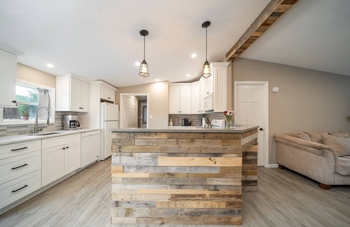 Margaretville Cottage | Cozy Catskills Cabin with Mountain Views