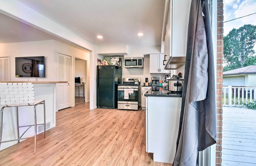 Center Line House | Cozy Center Line Home w/Fenced Yard & Office
