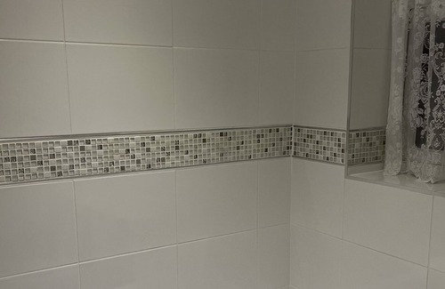 Brentwood Apartment | Cozy Central Brentwood 2 Bedroom Flat with Free Parking