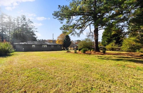 Powder Springs House | Cozy & Central Family Friendly 3BR Near Six Flags!