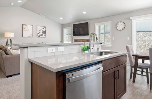 South Richland House | Cozy central location home just minutes from everything you need!