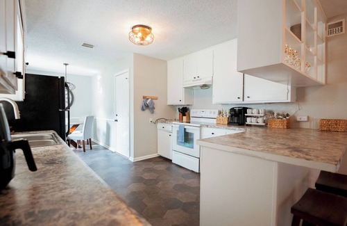 Wichita House | Cozy & Centrally located Home in Wichita