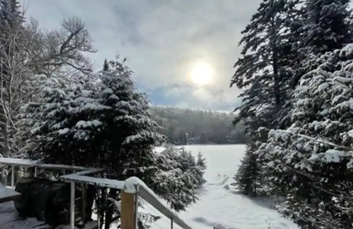 Saint-Faustin-Lac-Carre Ski Chalet | Cozy chalet on the lake and the Laurentians mountains