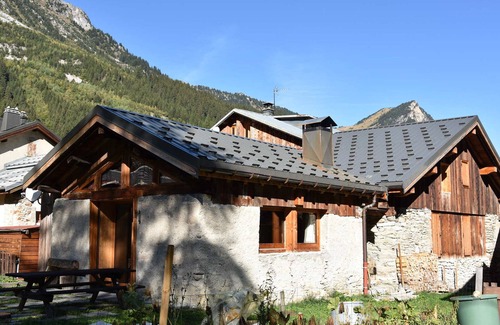 Pralognan-la-Vanoise Ski Chalet | Cozy chalet for 10, near slopes, Pralognan-la-Vanoise
