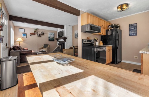 Stratton and Bromley Ski Areas House | Cozy Chalet 12 Min to Stratton, 7 Min to Bromley & 15 Min to Manchester