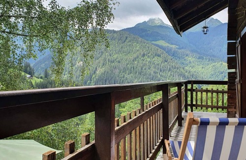 Beaufort Ski Chalet | Cozy chalet for 10 with fireplace and internet, close to slopes