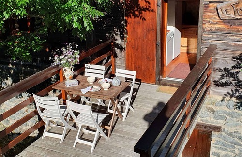 Beaufort Ski Chalet | Cozy chalet for 10 with fireplace and internet, close to slopes