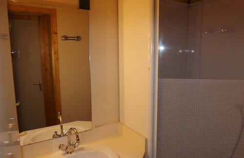 Maurs Cottage | Cozy Chalet for 4 with Free Pool Access, Terrace, Pet-Friendly, near Maurs, France