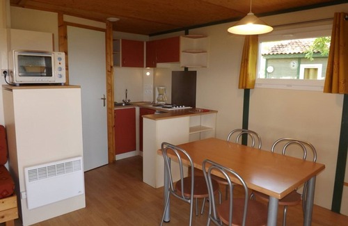 Maurs Cottage | Cozy Chalet for 4 with Free Pool Access, Terrace, Pet-Friendly, near Maurs, France