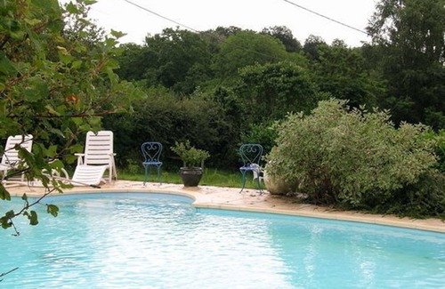 Echassieres Cottage | Cozy chalet in green area with animals