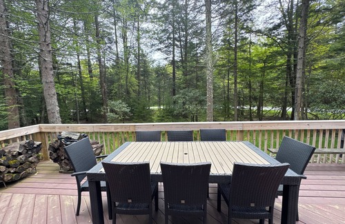 Pocono Pines Ski Chalet | Cozy Chalet in Pocono Pines. Two blocks from Lake Naomi.