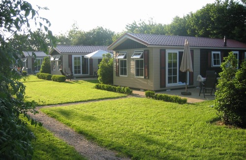 Kamperland Ski Chalet | Cozy chalet surrounded by greenery near the Banjaard beach