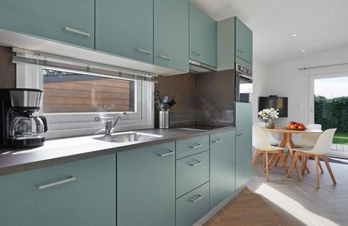 Ouddorp House | Cozy chalet with a veranda and spacious garden, close to the beach and dunes.