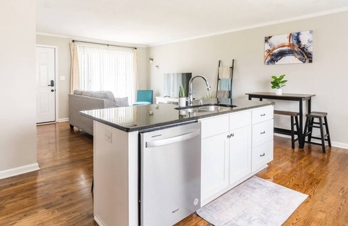 Paw Creek House | Cozy Charlotte Home 7 mins from UPTOWN!