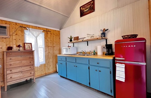 South Haven Cabin | Cozy Charm - Cabin 2