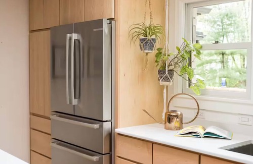 Bloomington House | Cozy Charm: Discover This 2-Bedroom Estate in Bloomington with Modern Comforts